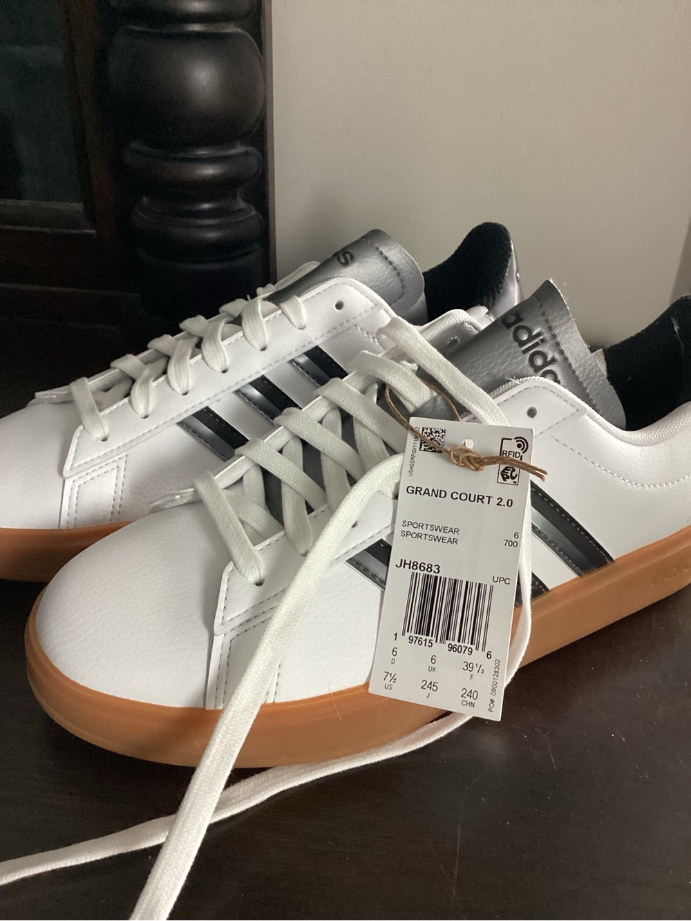 adidas unisex 39.5 Grand Court 2.0 Sneakers with Metallic Stripes and Gum Sole